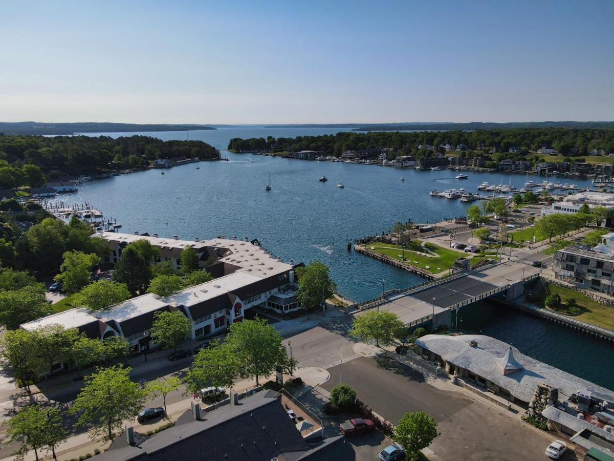 שארלוואה 105 Edgewater Inn מראה חיצוני תמונה