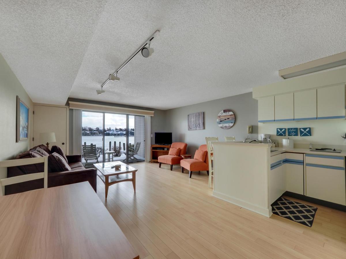 שארלוואה 105 Edgewater Inn מראה חיצוני תמונה
